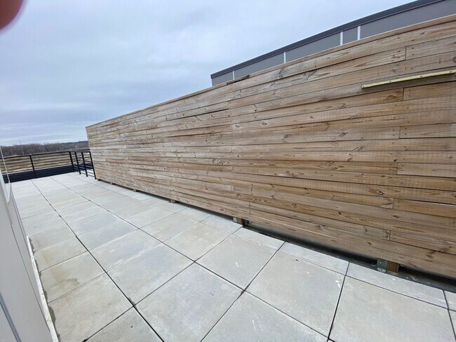 Building Photo - Beautiful Townhome for Rent