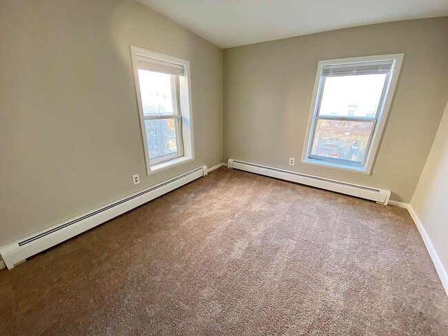 Building Photo - Charming 2 Bedroom/1 Bathroom Townhome in Locust Point, MD!