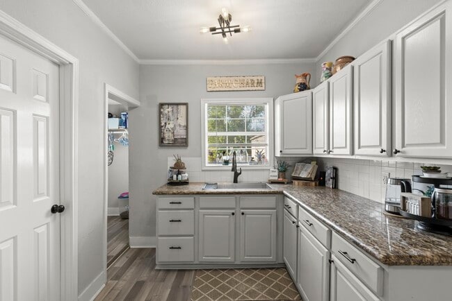 Building Photo - 2109 New Jersey St