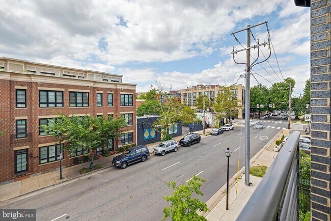 Building Photo - 701 N Henry St