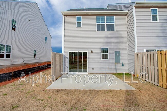 Building Photo - 215 Clearwood Dr