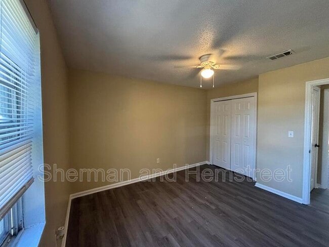 Building Photo - 2714 Cranbrook Dr