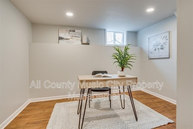 Building Photo - 209 Rhine Dr
