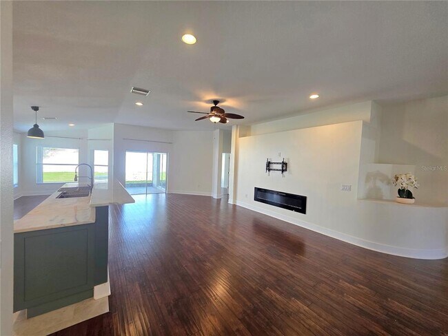 Building Photo - 730 Straw Lake Dr