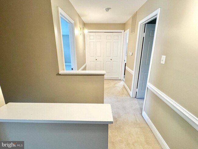 Building Photo - 15407 Skyline Dr