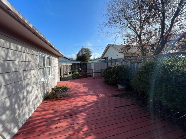 Building Photo - 1911 H St