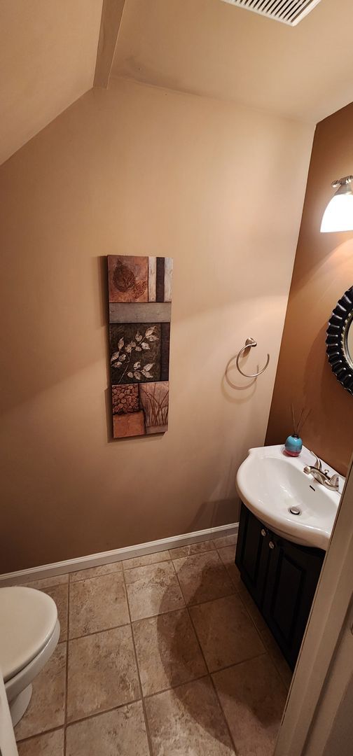 Building Photo - Nice 2 story brick home near Reagan High School