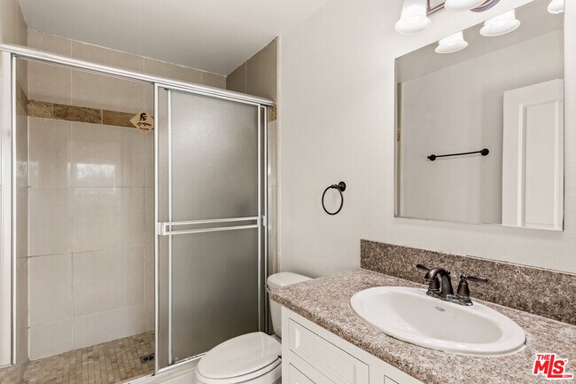 Building Photo - 2667 Menlo Ave