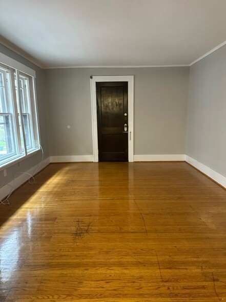 Building Photo - 37 Vick Park B