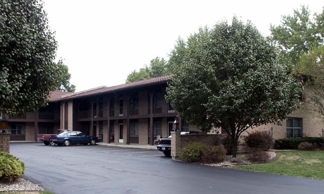 2001 S 12th St - Carlyle Apartments