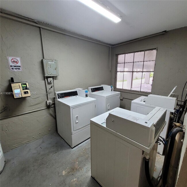 Building Photo - 5100 SW 41st St