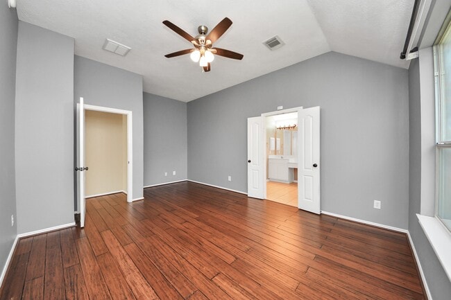 Building Photo - 10118 Heron Meadows Dr