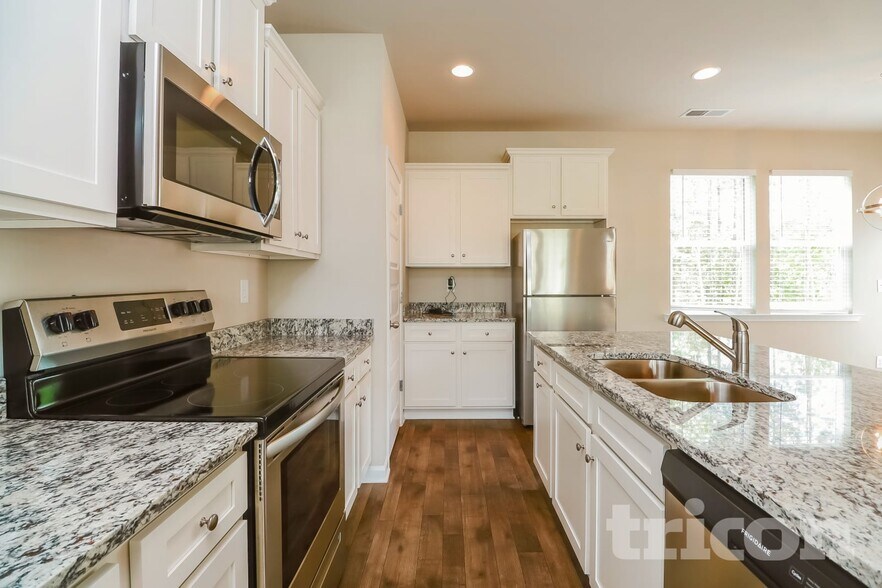 Building Photo - 701 Jackson Ct