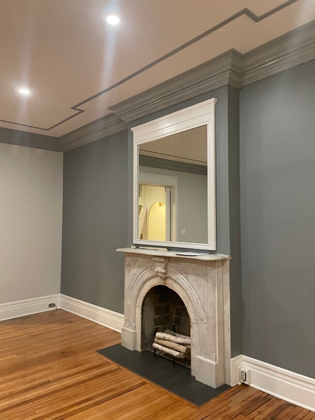 Living Room - 471 Virginia St