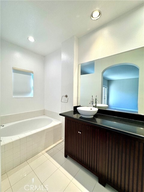 Building Photo - 2072 Villa Del Lago Dr