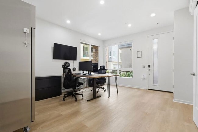 Building Photo - Detached Townhome - Private Roof Deck - With 360 Panoramic Views