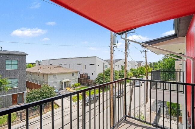 Building Photo - 2217 N Fitzhugh Ave