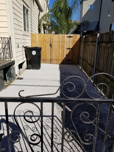 off street parking / private sideyard/patio - 1023 General Taylor