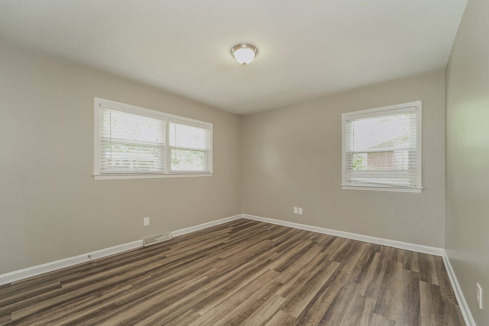 Building Photo - 4700 Hidden Valley Rd