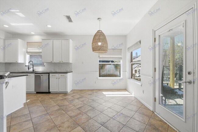 Building Photo - 2701 Stone Creek Dr