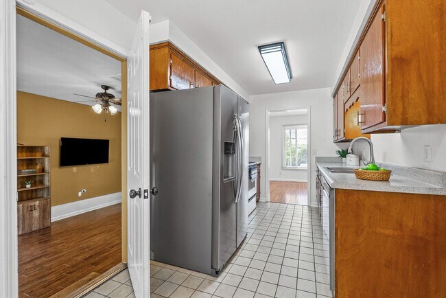 Building Photo - 1409 Janet Way Dr