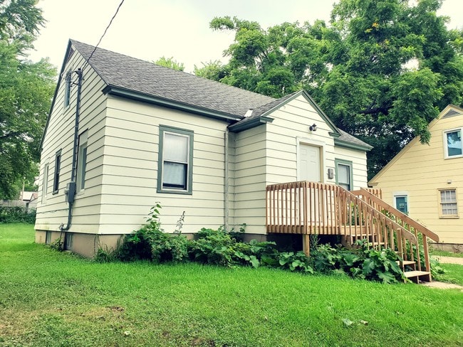 Building Photo - 707 7th St NW