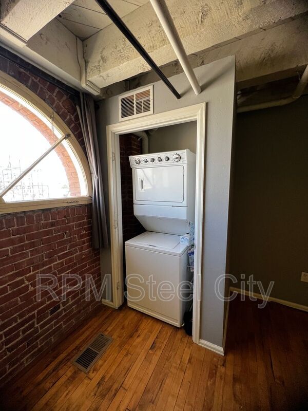 Building Photo - 201 Lamkin St