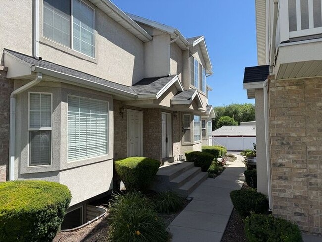 Building Photo - Peaceful Provo Townhome