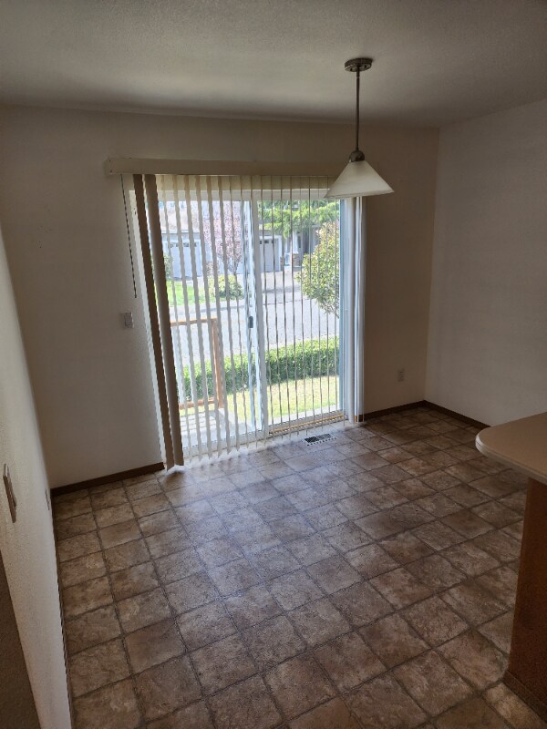 Building Photo - 17602 108th St Ct E