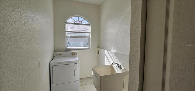 Building Photo - 1152 Deardon Dr