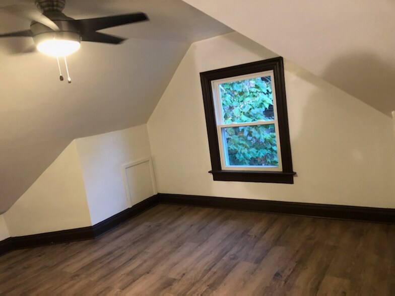 Building Photo - 512 Carolyn Ave