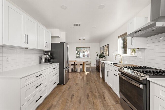 Building Photo - 7909 Manassas Dr