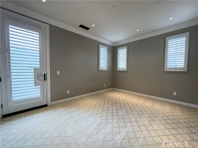 Building Photo - 19 Momento