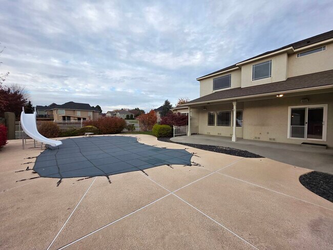 Building Photo - 3493 Hanstead St