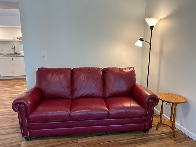 Building Photo - West AVL - Furnished Basement Efficiency
