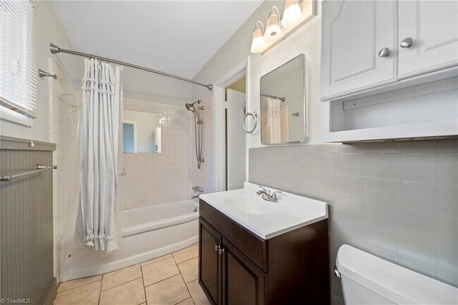 Building Photo - 2801 Wynnewood Dr