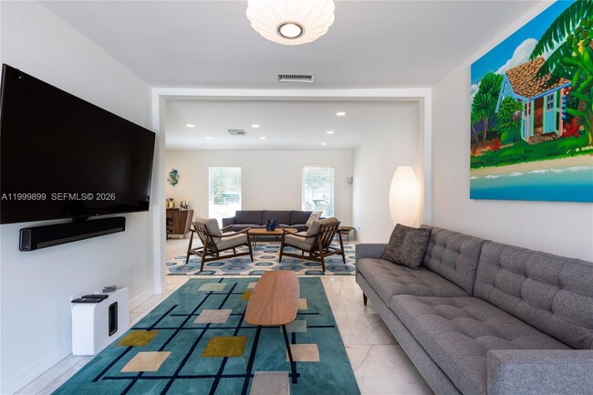 Building Photo - 14610 Tarpon Dr