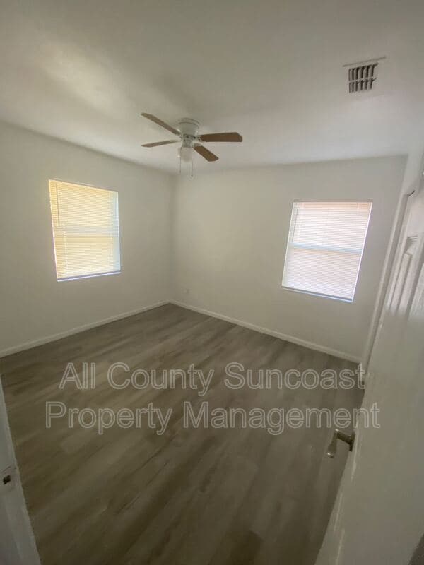 Building Photo - 4814 10th Ave N