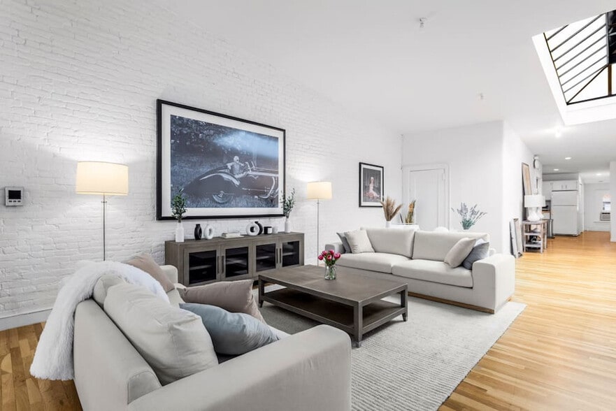 Building Photo - 508 Broadway-SI ID1035013P