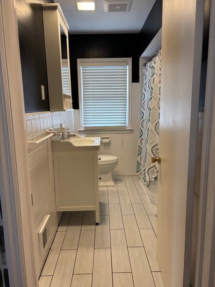 Building Photo - 1501 Cornell Dr SE