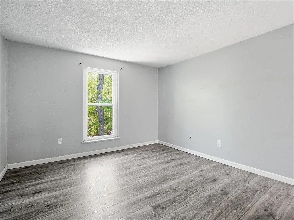 Building Photo - 15 Shadowbrook Ln