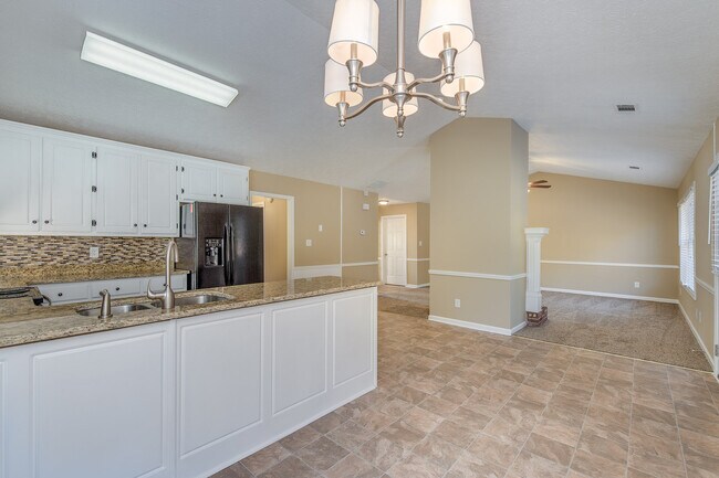 Building Photo - Cute Ranch Beauty in Covington, Fenced Back yard: Granite counter tops