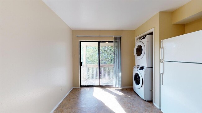 Building Photo - 305 Manuel Dr