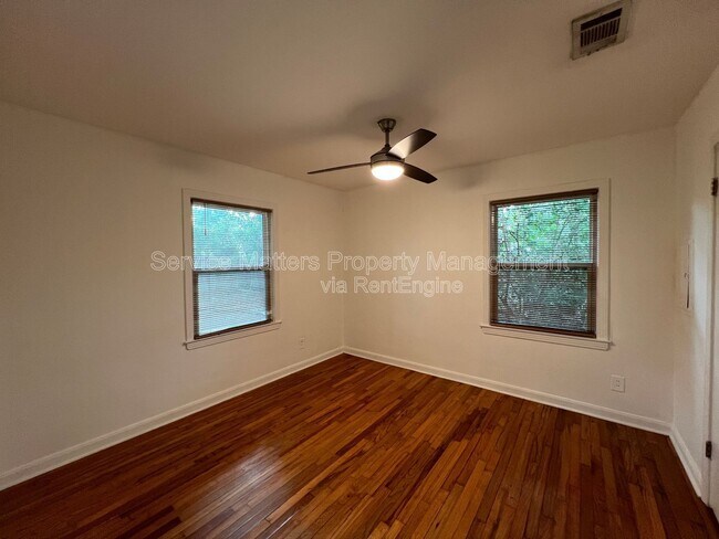 Building Photo - 3543 Bayou Blvd