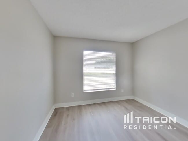 Building Photo - 1020 Red Oak Cir