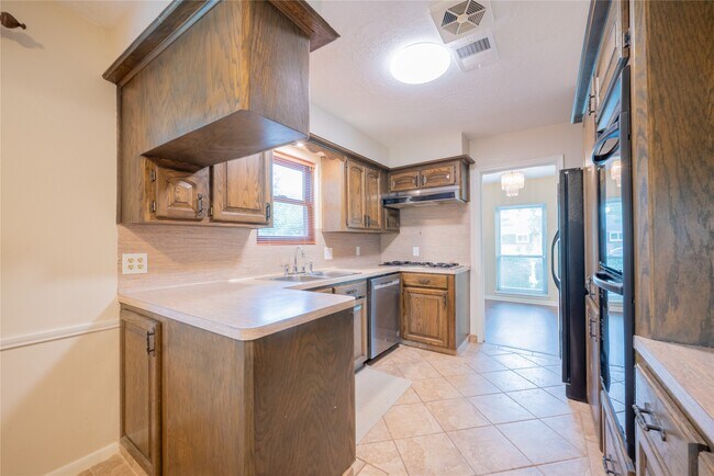 Building Photo - 9202 Benning Dr
