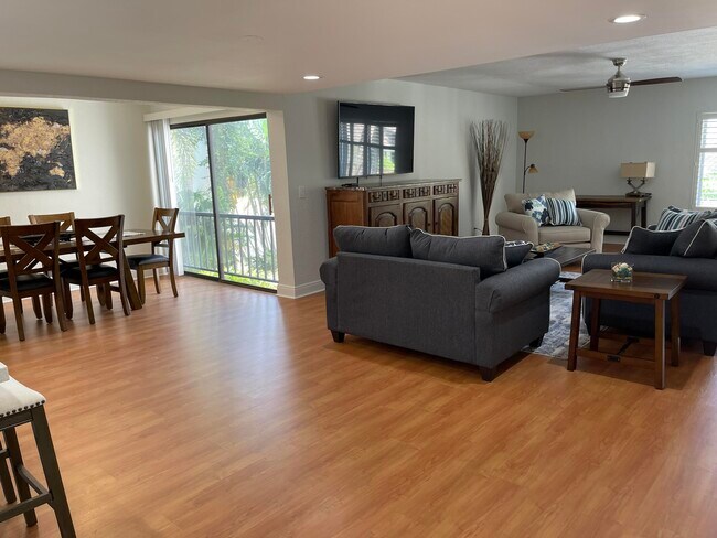 Building Photo - 1660 12 Oaks Way