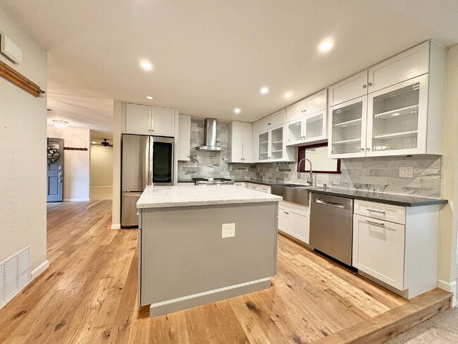 Building Photo - Spacious 3 Bedroom Gilroy Home with AC  & Attached Garage