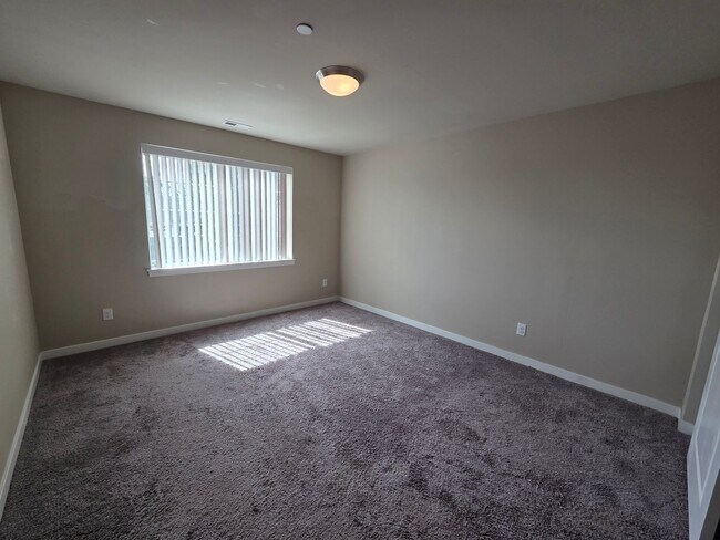 Building Photo - 2524 Jacaranda Ave