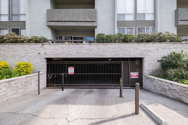 Building Photo - Leyden Apartments